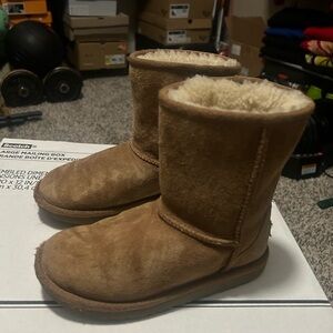 UGG Youth Boot, Size 1, GOOD CONDITION.
